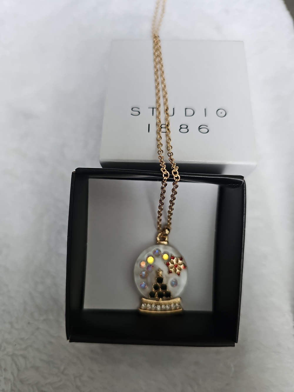 Studio 1886 Fireside Treasures Snow Globe Pendant Necklace NIB - Picture 7 of 8